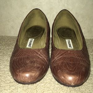 TSUBO Womens BROWN Stitched LEATHER Sz  8/ EUR 38